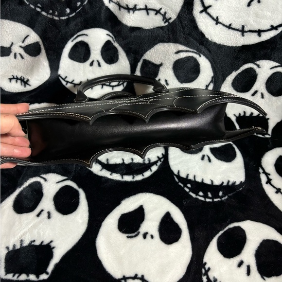 Spiderweb Bat Purse - Picture 3 of 6